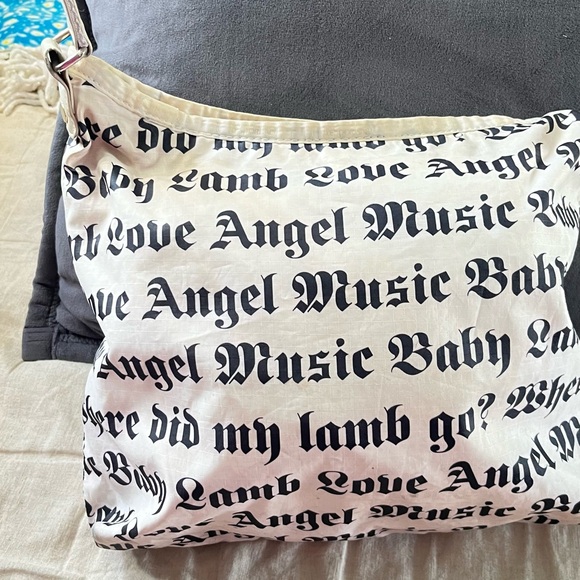 L.a.m.b for lesportsac are lamb Gwen Stefani - Picture 2 of 6